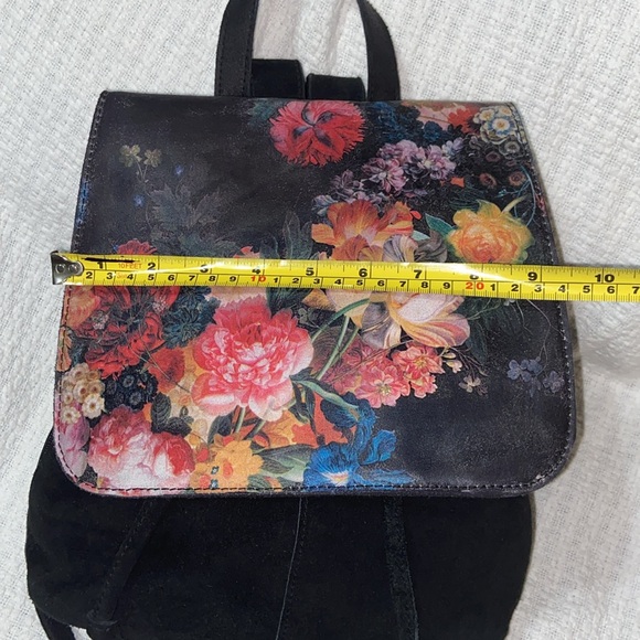 Like new Vintage Victorian Trading Company Floral Leather backpack - Picture 11 of 13